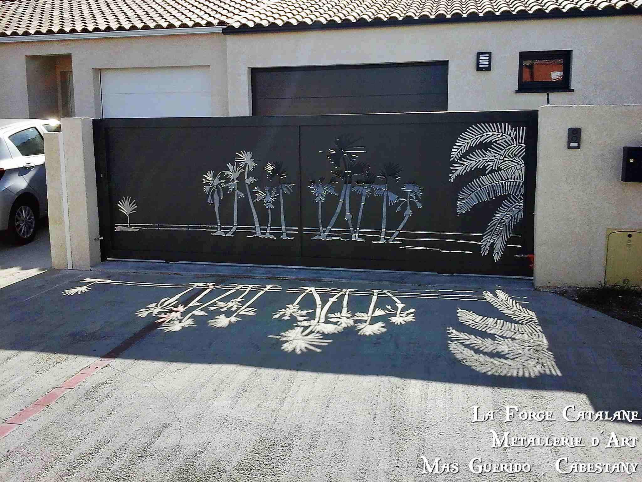 portail coulissant motorise tole decoupe laser plage thermolaquage forge catalane.jpg